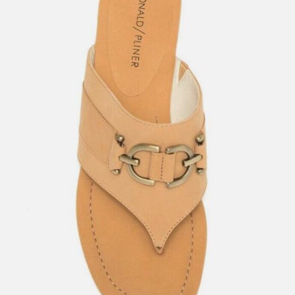 Donald Pliner - 6.5W - Kent Leather Thong - Used EXCELLENT Condition - Picture 2 of 7